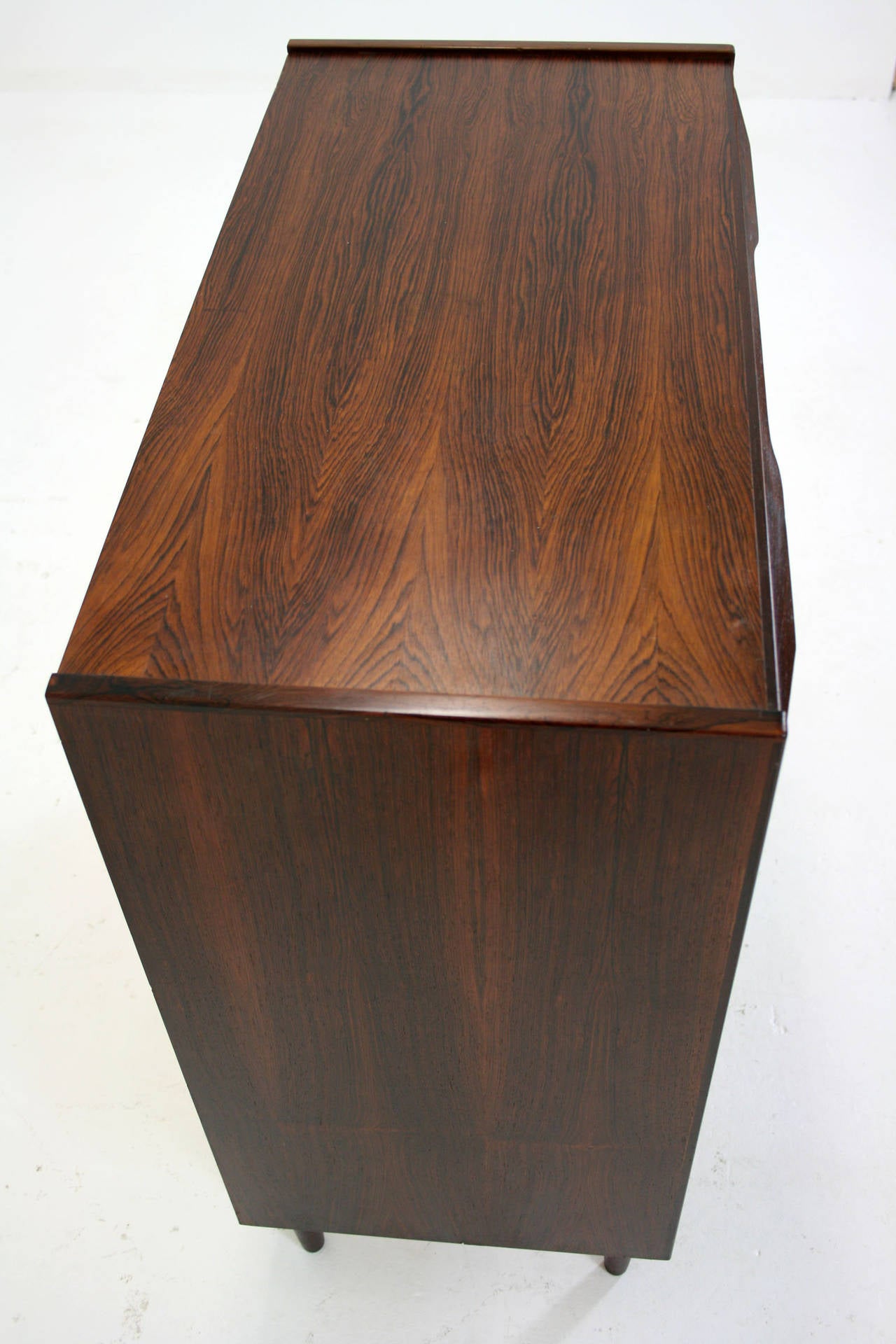 Danish mid Century Modern Rosewood Chest of Drawers Dresser Vanity In Excellent Condition In Vancouver, BC