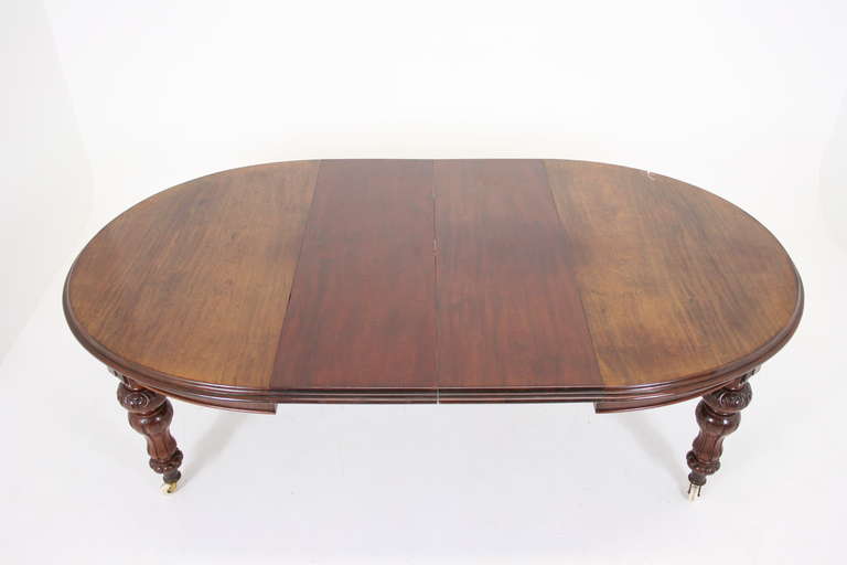 Large Antique Scottish Victorian Mahogany Dining Table w/ Three Leaves ~1870~ In Excellent Condition In Vancouver, BC