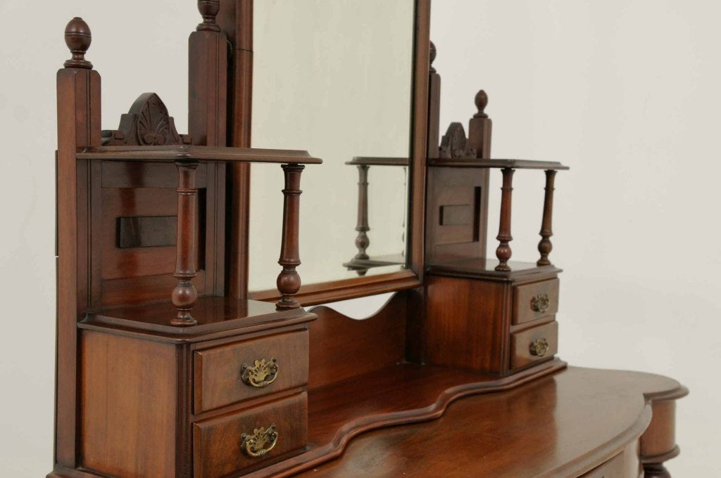 Scottish Victorian Mahogany Dressing Table / Vanity