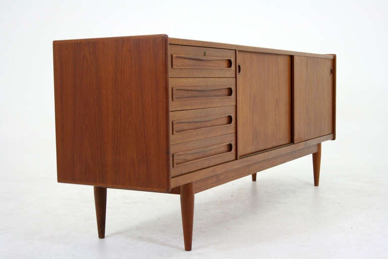 Danish Modern Teak Sideboard Credenza  In Good Condition In Vancouver, BC