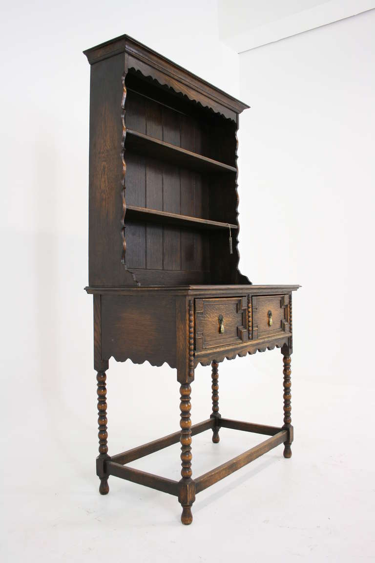 Ancienne petite commode galloise en chêne écossais:: buffet et huche:: bahut Excellent état à Vancouver, BC