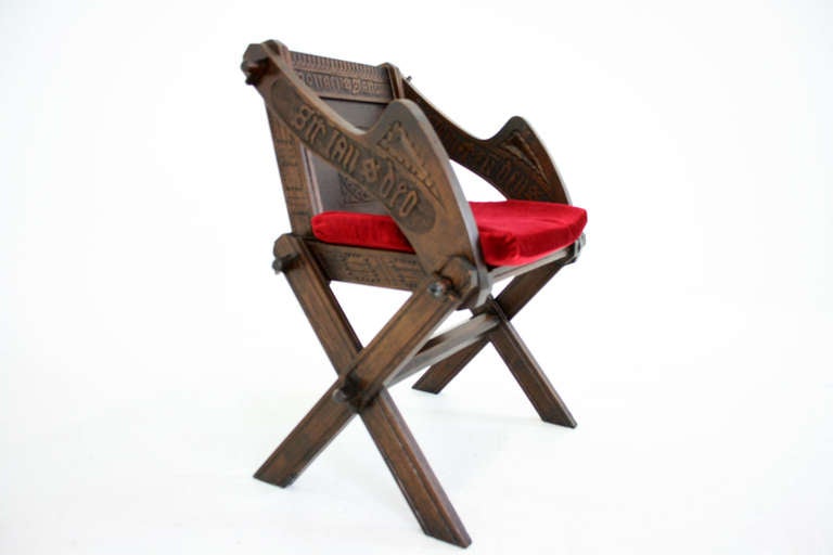 Antique English Heavily Carved Oak Glastonbury Chair, Hall Chair ~1910~ In Excellent Condition In Vancouver, BC