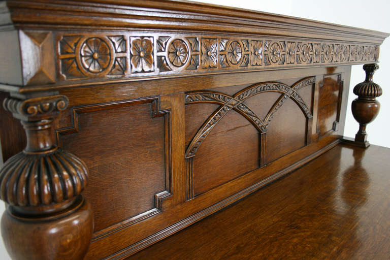 Antique Scottish Carved Golden Oak Barley Twist Sideboard Buffet Server In Excellent Condition In Vancouver, BC