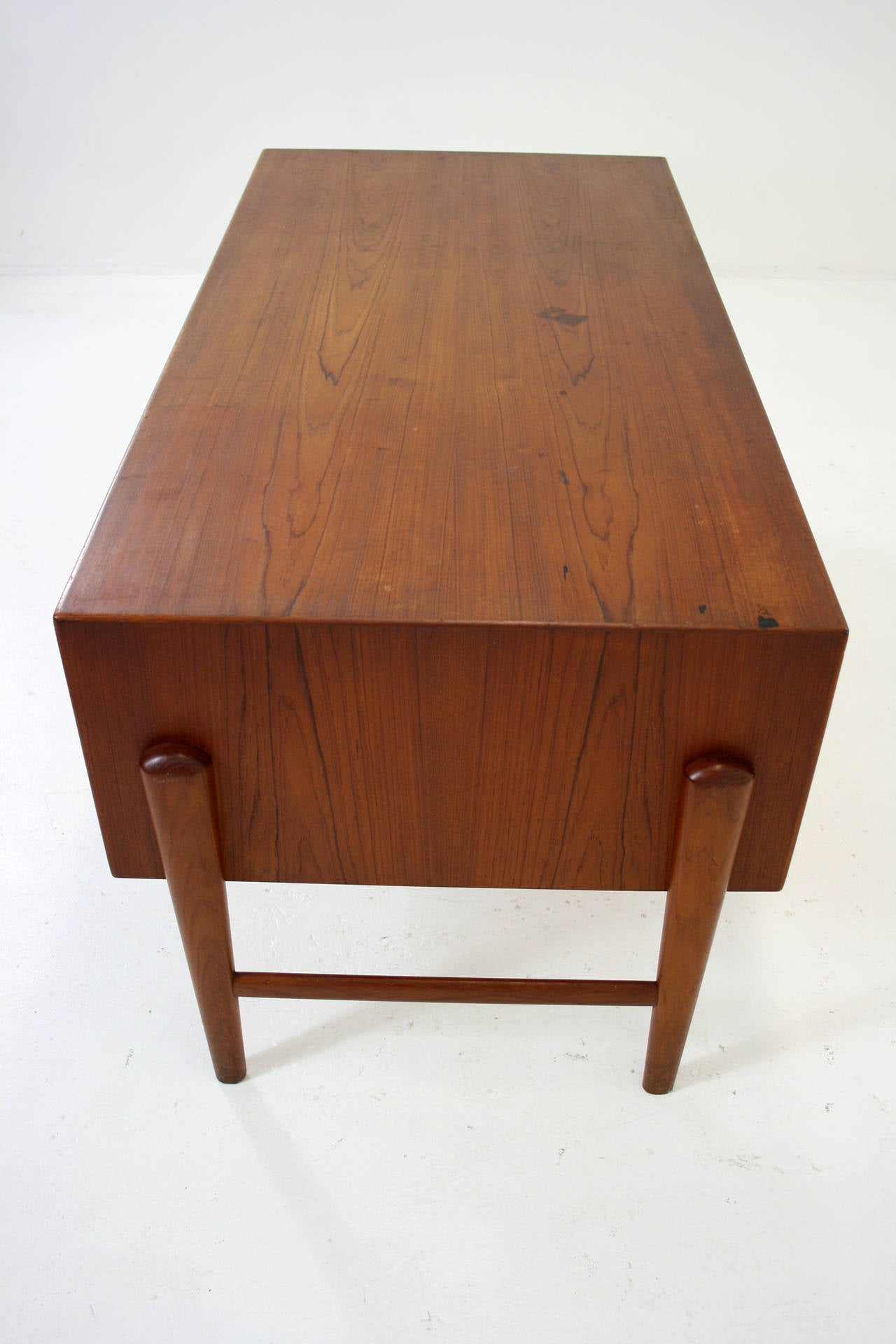 Danish Mid-Century Modern Teak Desk or Writing Table In Good Condition In Vancouver, BC