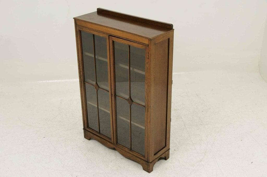 Early 20th Century 2-Door Oak Bookcase 3
