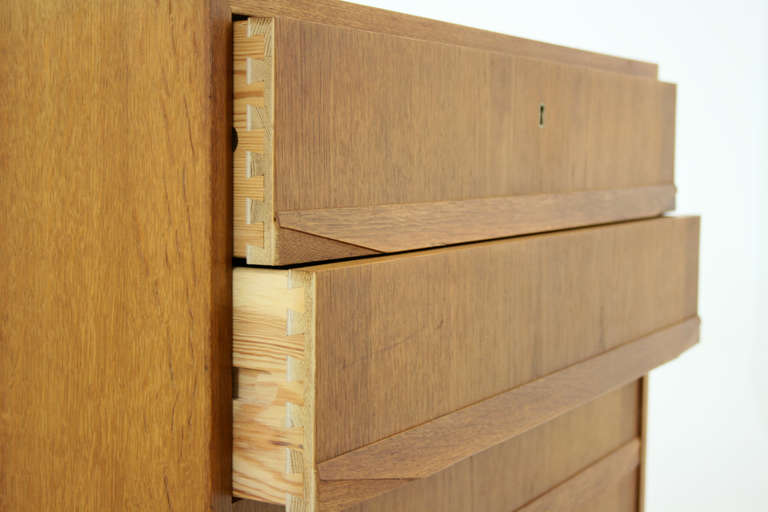 Danish Modern 6 Drawer Oak Dresser 302-24 In Good Condition In Vancouver, BC