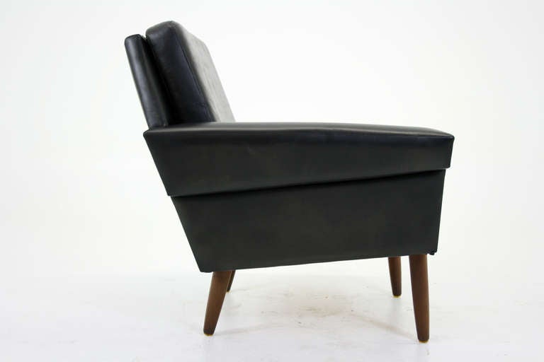 Scandinavian Modern Danish Modern Leather and Teak Lounge Chair