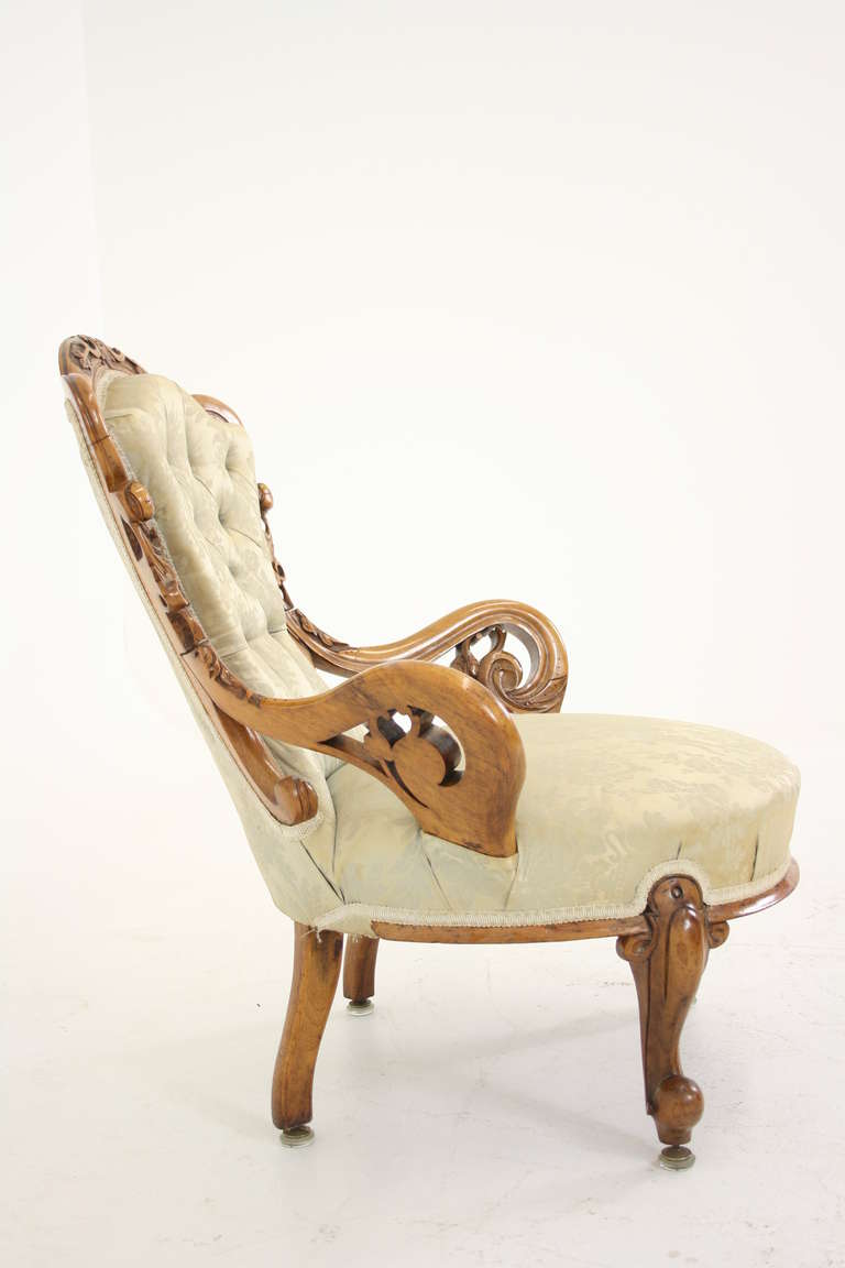 Antique Scottish Victorian Mahogany Open-Arm Upholstered Parlor Chair In Excellent Condition In Vancouver, BC