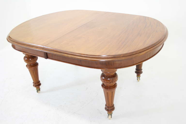 Antique Scottish Victorian Mahogany Oval Dining Table with Two Leaves, 1870 1
