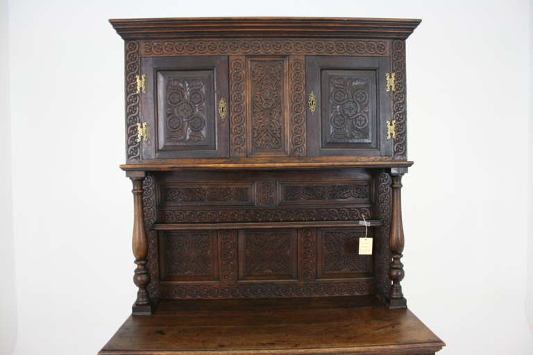 Georgian Oak Court Cupboard In Good Condition In Vancouver, BC