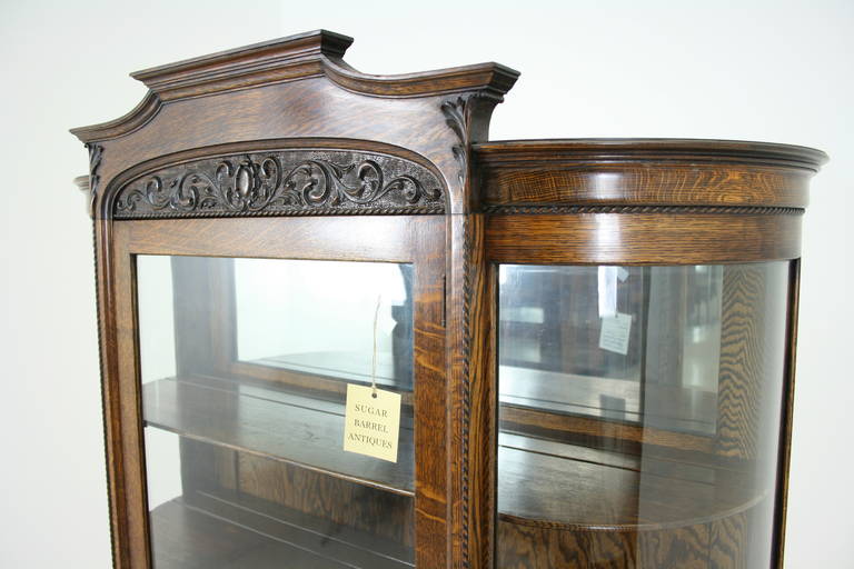 Antique American Tiger Oak Bow Front China, Display, Curio Cabinet In Excellent Condition In Vancouver, BC