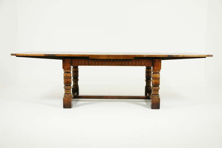 20th Century Large Antique Oak Extending Dining Table