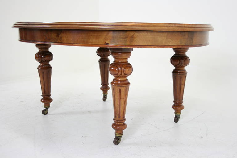 Antique Scottish Victorian Oval Mahogany Dining or Writing Table, 1870 In Excellent Condition In Vancouver, BC