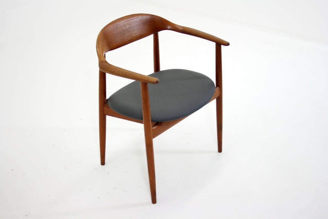 -1950′s, Danish. teak
-Designed by Kurt Ostervig
-Produced by Brande
-Recovered in a grey vinyl
-Beautiful, sculptural form