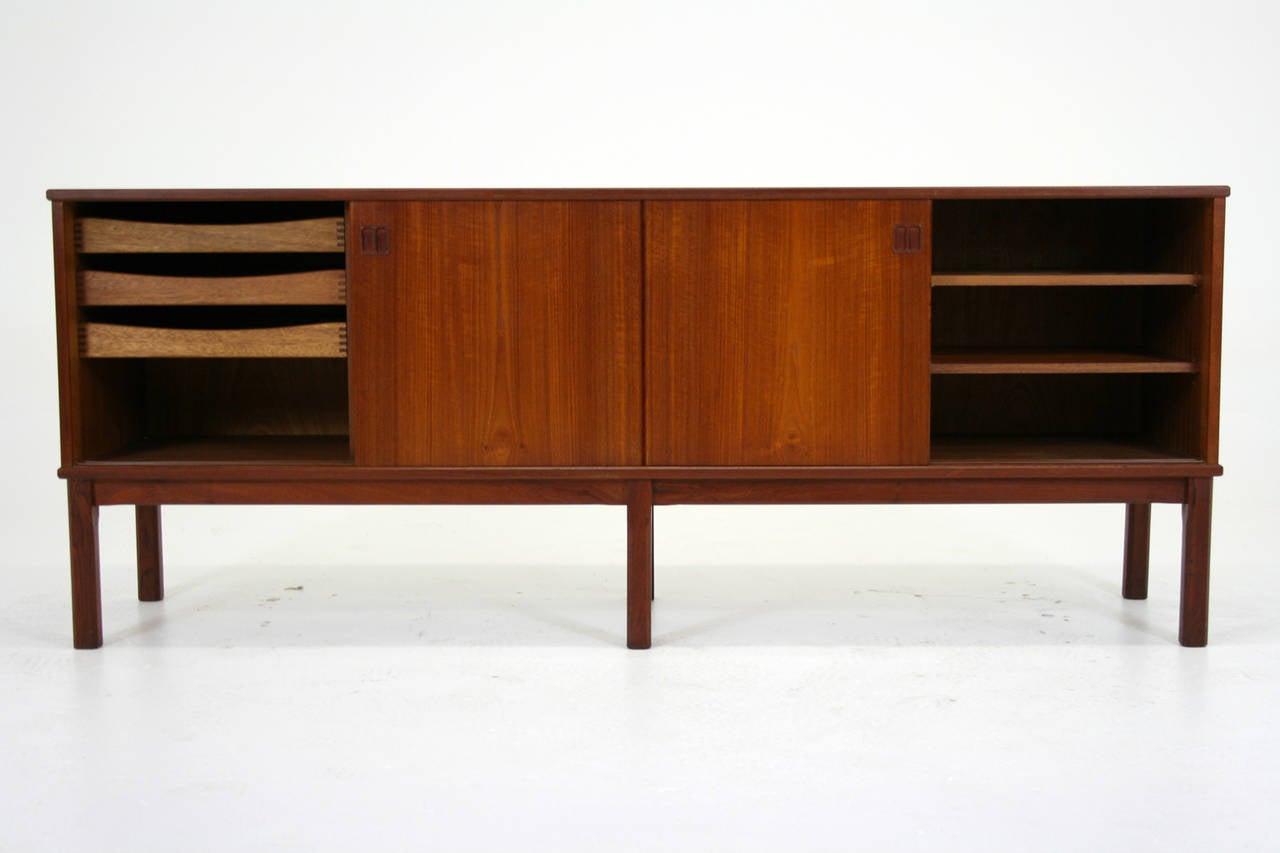 Scandinavian Modern Teak Danish Modern Sideboard Cabinet Credenza Console Mid Century