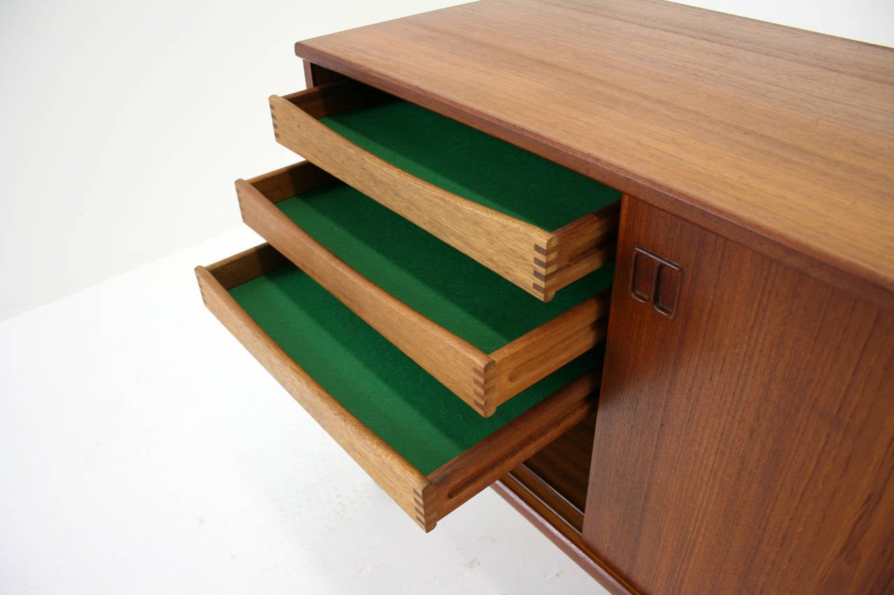 Mid-20th Century Teak Danish Modern Sideboard Cabinet Credenza Console Mid Century