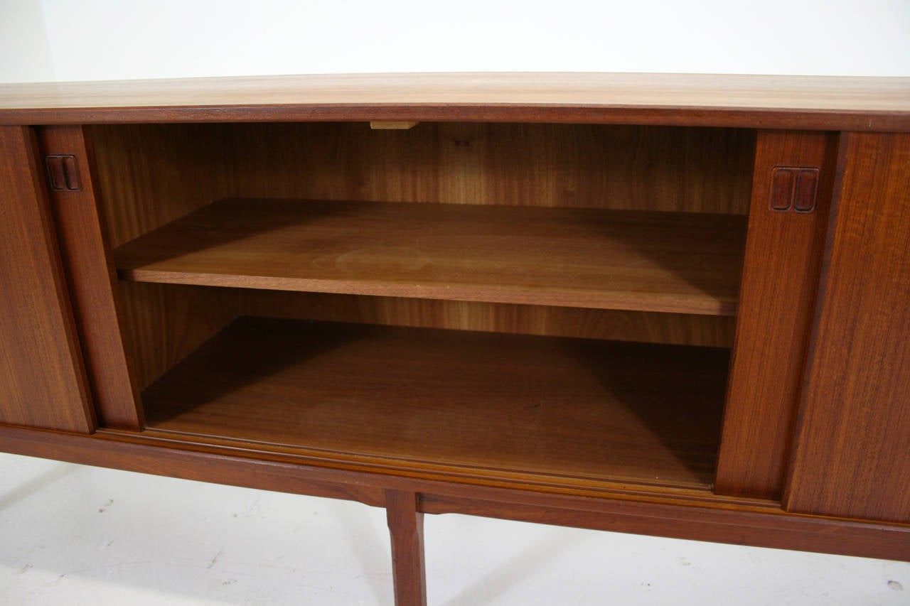 Teak Danish Modern Sideboard Cabinet Credenza Console Mid Century In Excellent Condition In Vancouver, BC