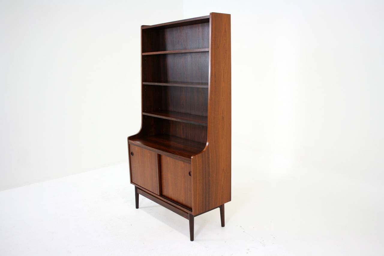 -Danish, rosewood, 1960′s
-Stunning grain, adjustable shelving & original finish
-In excellent original vintage condition
-Shipping will be by white glove, home delivery service