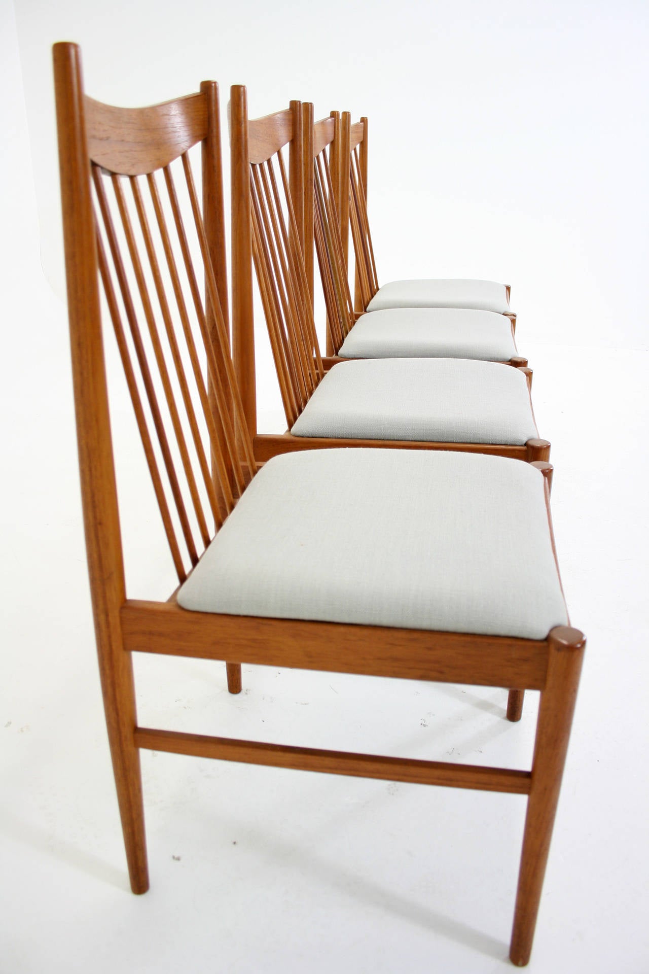 Scandinavian Modern Beautiful Set of Four Teak Dining Chairs by Arne Vodder