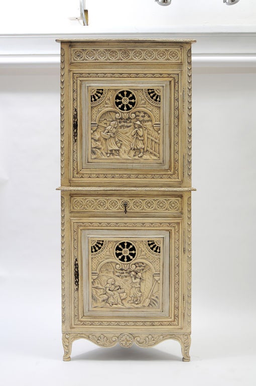 Hand-Carved European petite  corner cabinet. For Sale