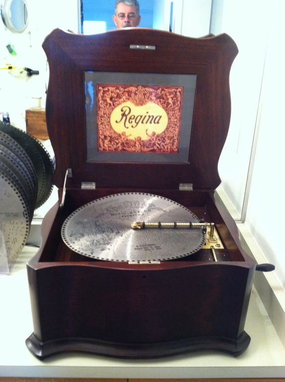 Regina music box,Double comb ,12 disks included. Completely restored my Al Meekins, This box was featured on the Keno brothers show, Find.