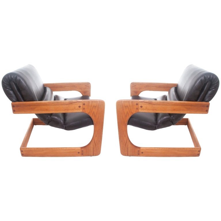 Pair of Black Leather Cantilevered Sling Chairs by Lou Hodges For Sale