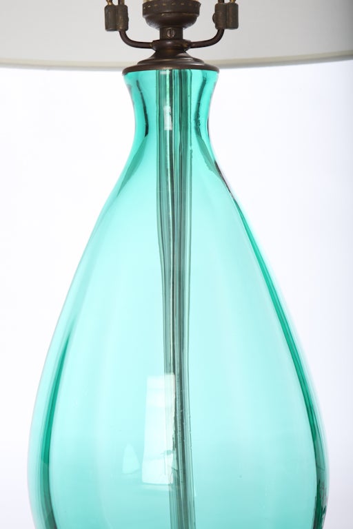 Grüne Blenko-Lampe aus mundgeblasenem Glas mit Glasabschluss (Moderne der Mitte des Jahrhunderts) im Angebot