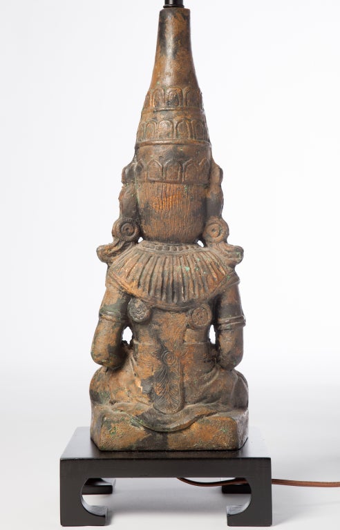 20ième siècle Paire de lampes sculpturales asiatiques en métal doré d'après James Mont en vente