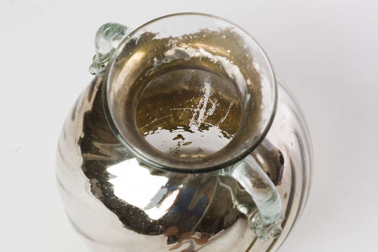 Messicano Vaso a urna in vetro di mercurio anni '80 di forma classica con manici in vendita