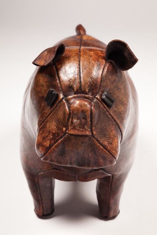 English leather footrest in the form of a bulldog. Omersa & Co., circa 1965.