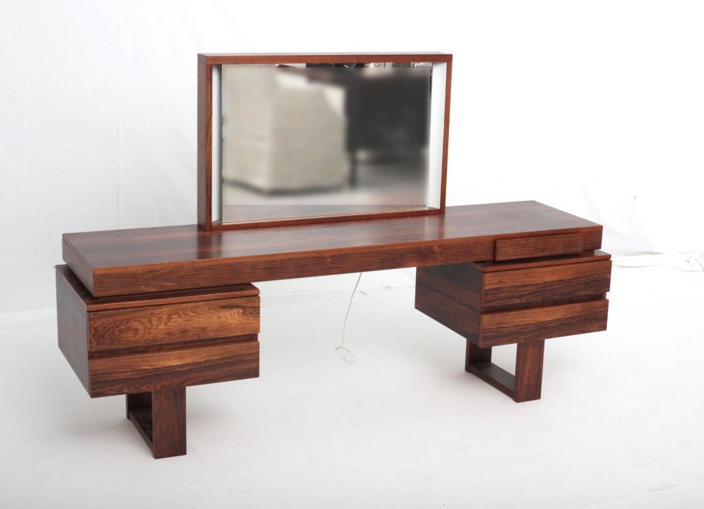 Designer Ib Kofod-Larsen. Rosewood vanity table and mirror,
Midcentury Danish modern 
Measures: 175 x 46 H. 61 cm. Mirror 85 x 55.