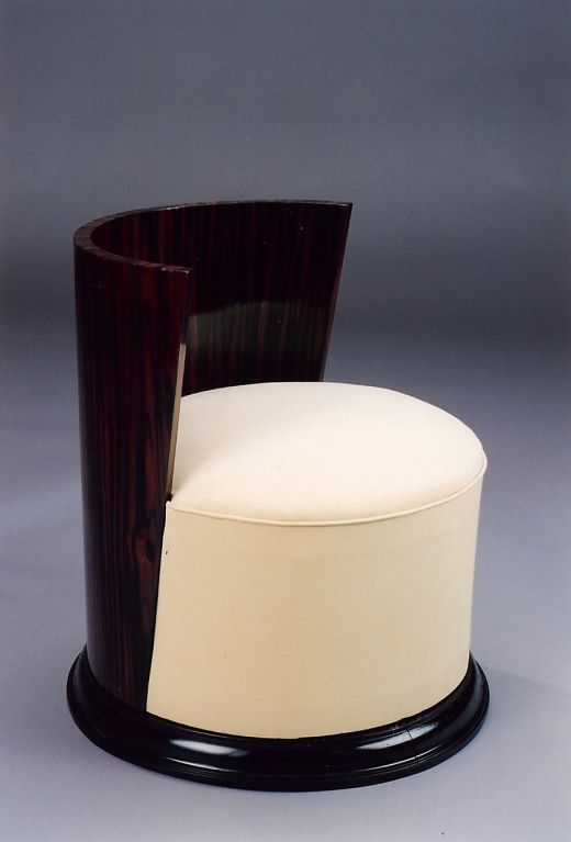 France, 1930's
Round cubist macassar ebony stool

21 Ø x 13 / 22 H