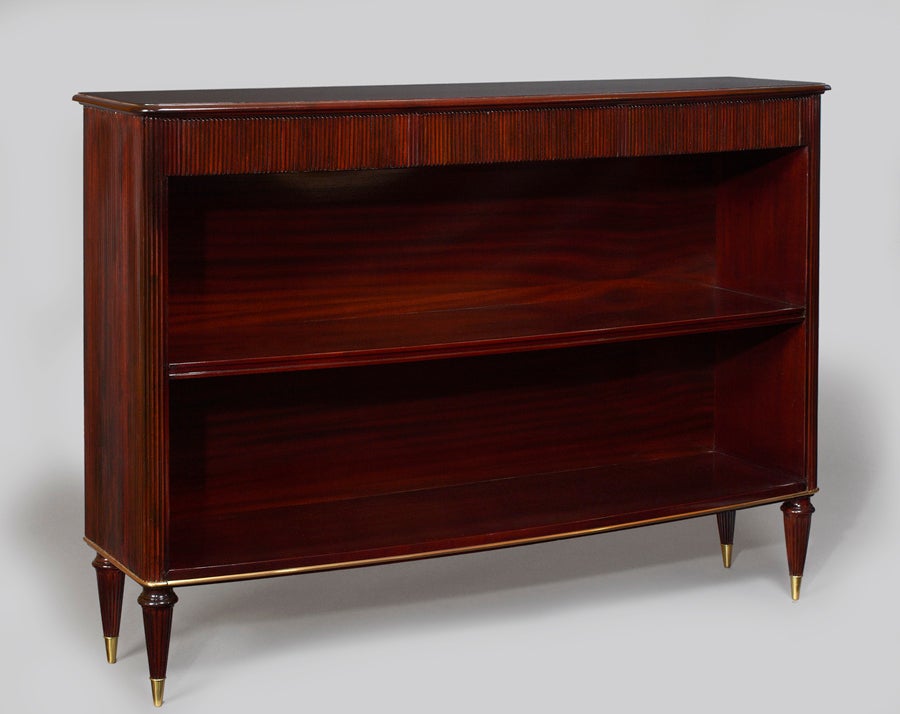 OSVALDO BORSANI  ( 1911-1985 )

Slim reeded three-drawered bowed cabinet
Reeded mahogany, bronze mounts
Italy, 1950's

51 x 14 x 36 H