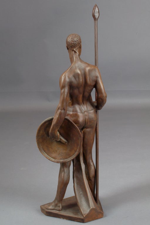 Skulptur eines afrikanischen Kriegers im Stil von Arthur Dupagne (Belgisch) im Angebot