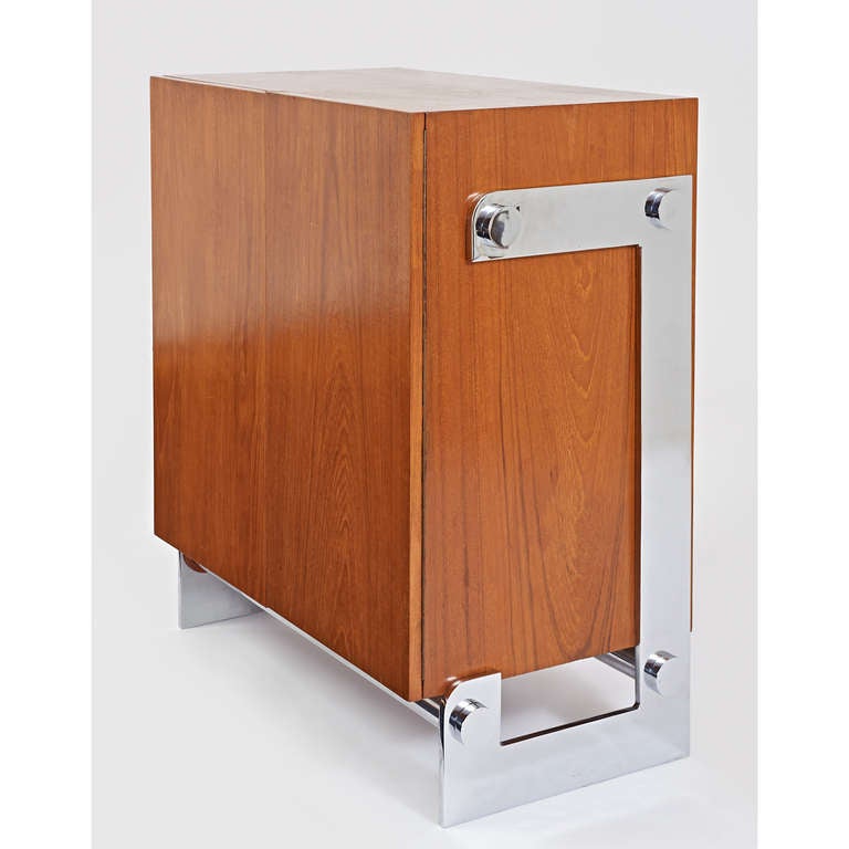 A Single French 1970s Modernist Walnut Cabinet by Gilles Bouchez In Good Condition In New York, NY