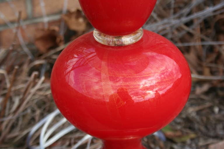 A stunning vintage Murano table lamp, 1950's. Gorgeous color and gold leaf detail throughout. This lamps stands alone quite well.
New white linen drum shade available. Height to socket. 23.5