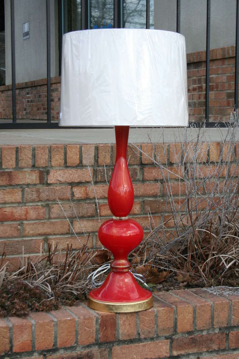 A 1950's Red and Gold Leaf Murano Table Lamp In Excellent Condition For Sale In Asheville, NC