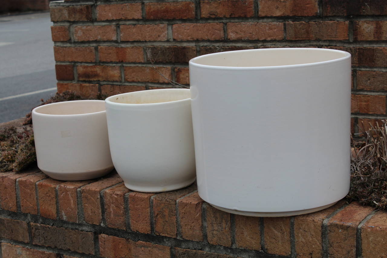 Three ceramic planters by Gainey in various sizes. 

Dimensions: Large: 13