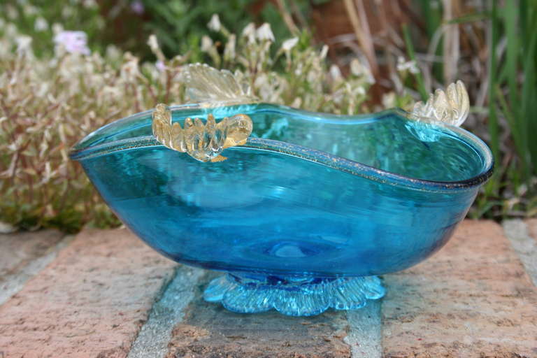 A Wonderful 1950's Gold Leaf Italian Murano Bowl In Excellent Condition In Asheville, NC