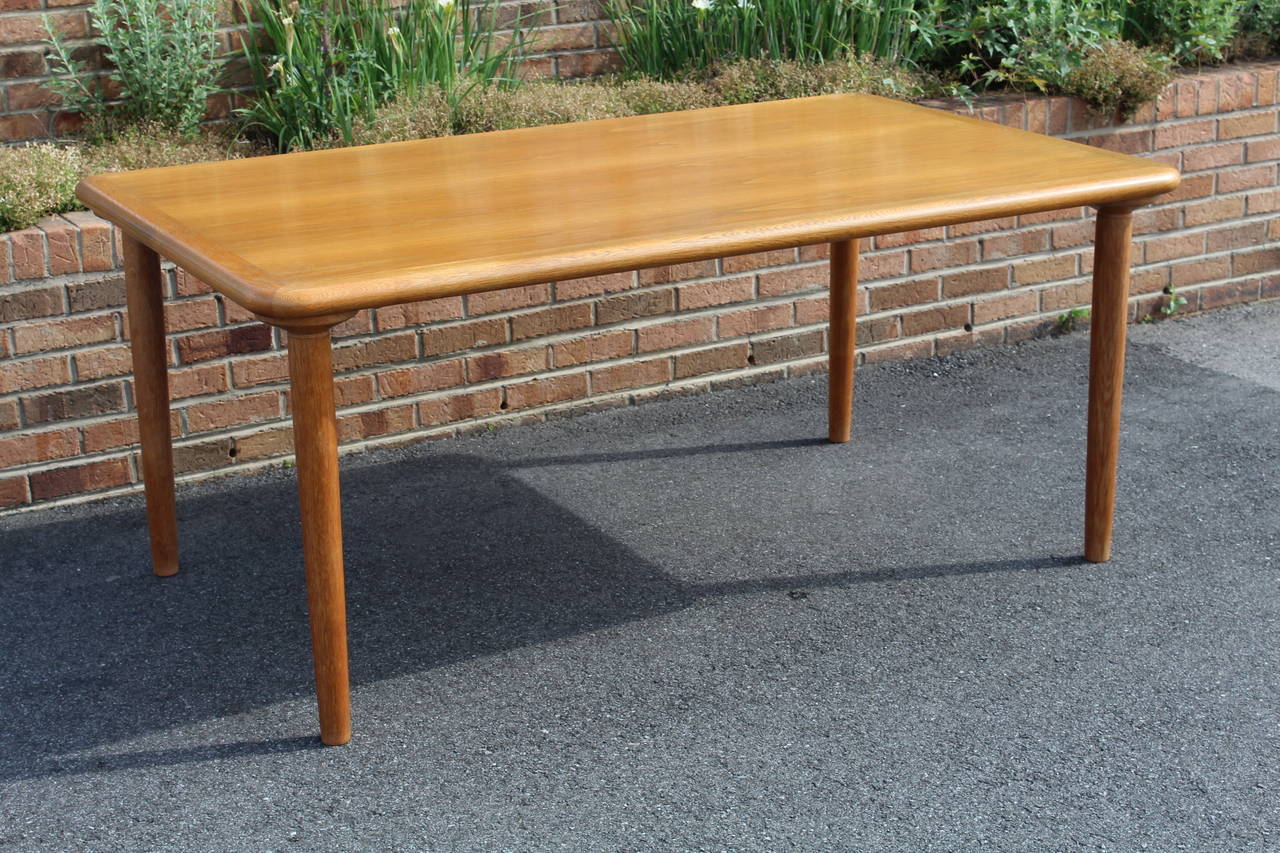 American Handsome Oak Dining Table by Knoll For Sale