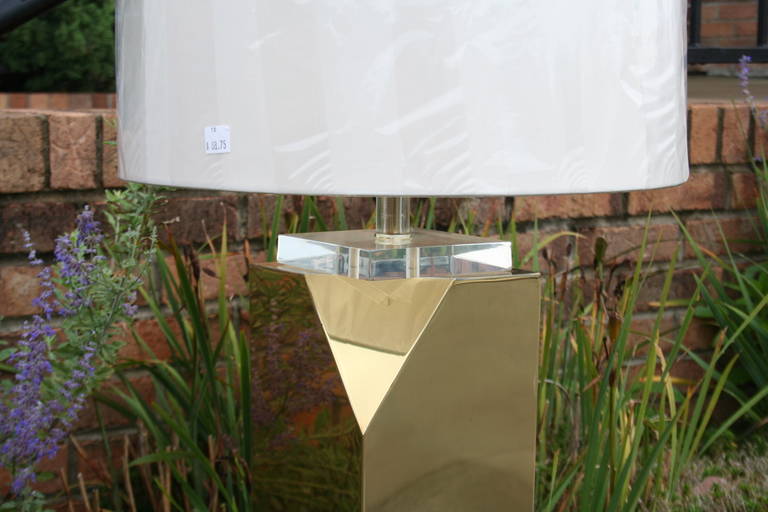 American Brass and Acrylic Table Lamp in the Manner of Curtis Jere For Sale