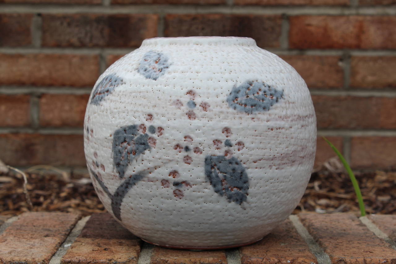 Fine Japanese Studio floral ceramic vase. Beautiful piece, crackle with a shino glaze.