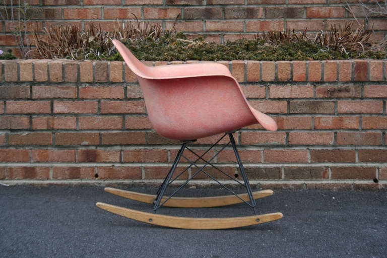 A rare and early example of the RAR rocker, c. 1954. Retails remnants of the red Venice, CA label (pictured). Original salmon shell, shockmounts, birch rocker and wire base. A nice, original chair for your collection.