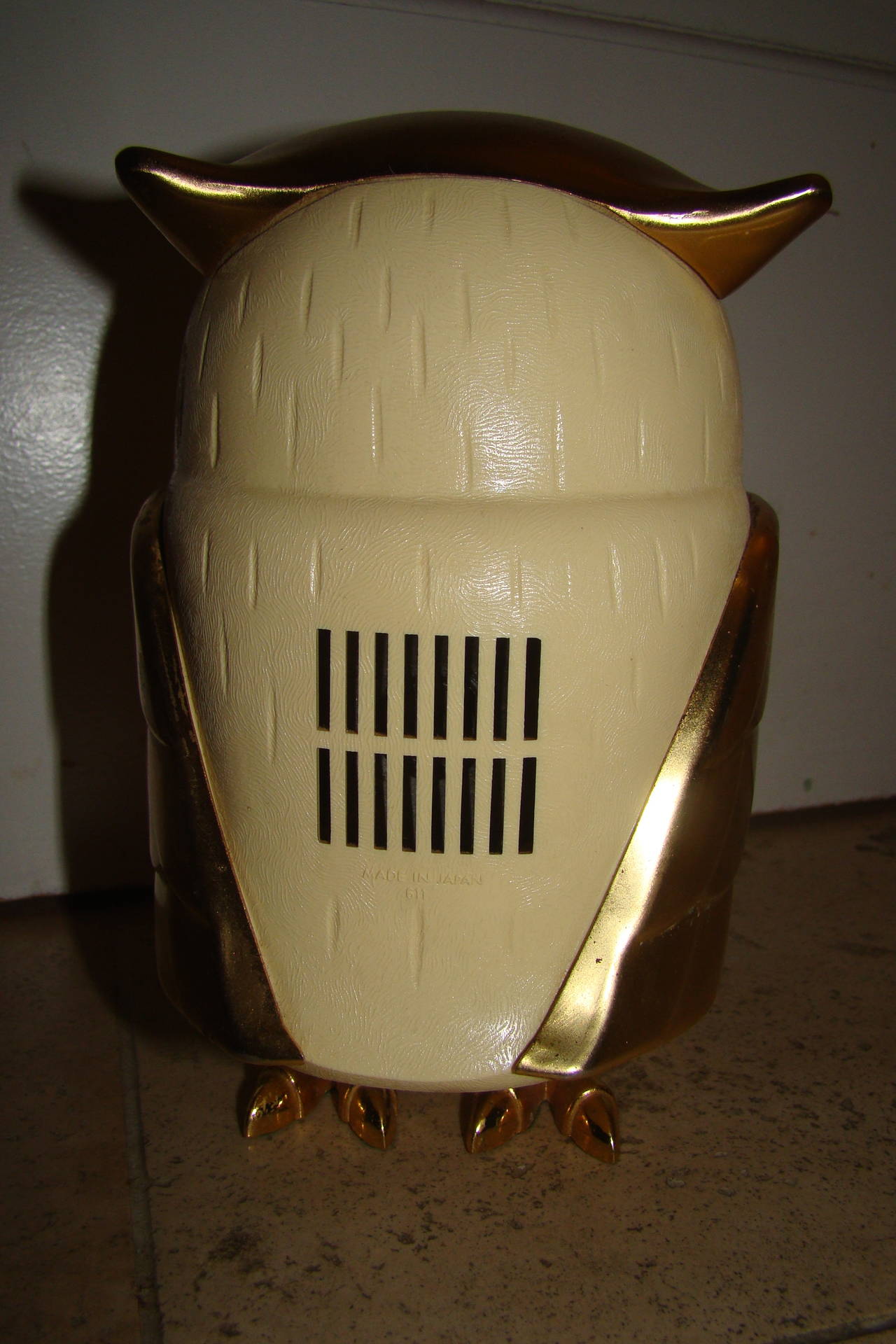 Brass Owl Mid-Century Sculptural Transistor Radio In Excellent Condition In Atlanta, GA