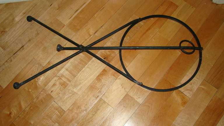 Tripod Mid Century Folding Iron Garden Side Table In Excellent Condition In Atlanta, GA