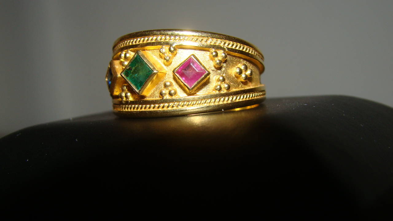 18-Karat Gold Emerald Sapphire and Ruby Antique Etruscan Ring In Excellent Condition In Atlanta, GA