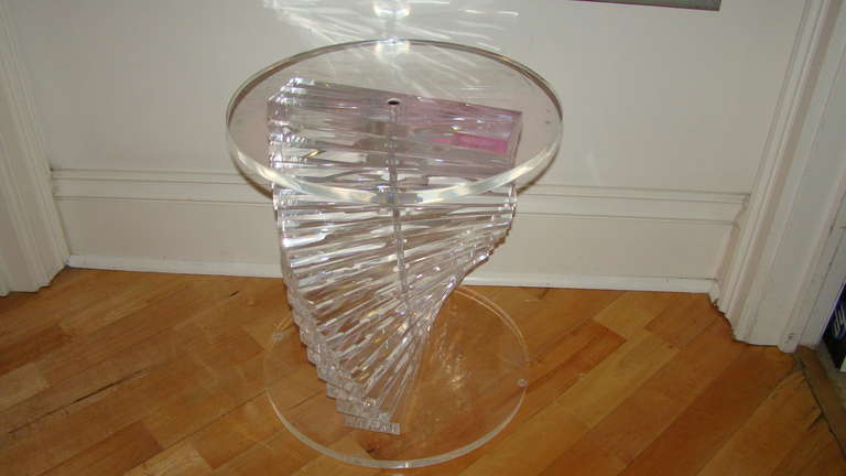 Sculptural Lucite Mid Century Twisted Helix Occasional Table In Excellent Condition In Atlanta, GA