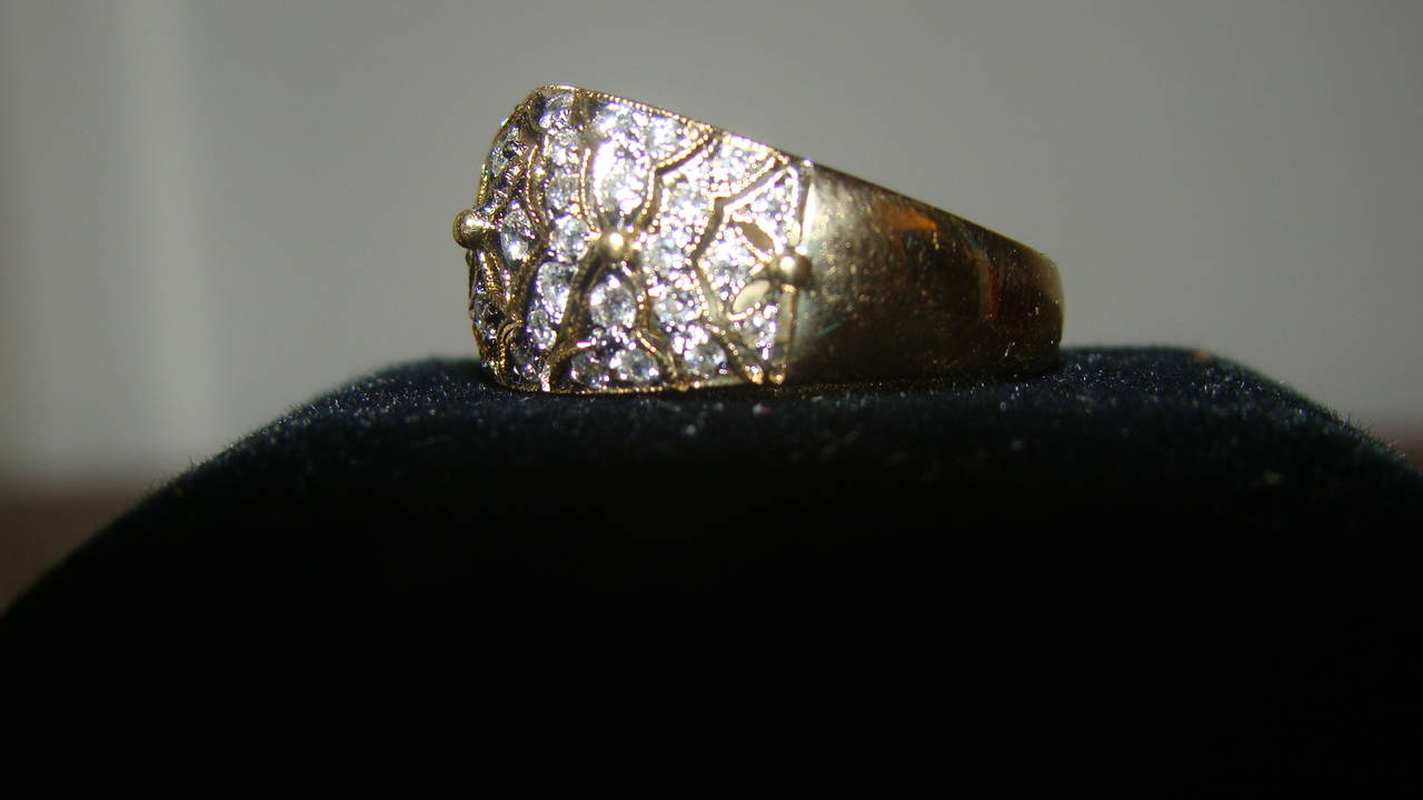 18-Karat Gold Antique Pave Diamond Ring In Excellent Condition In Atlanta, GA