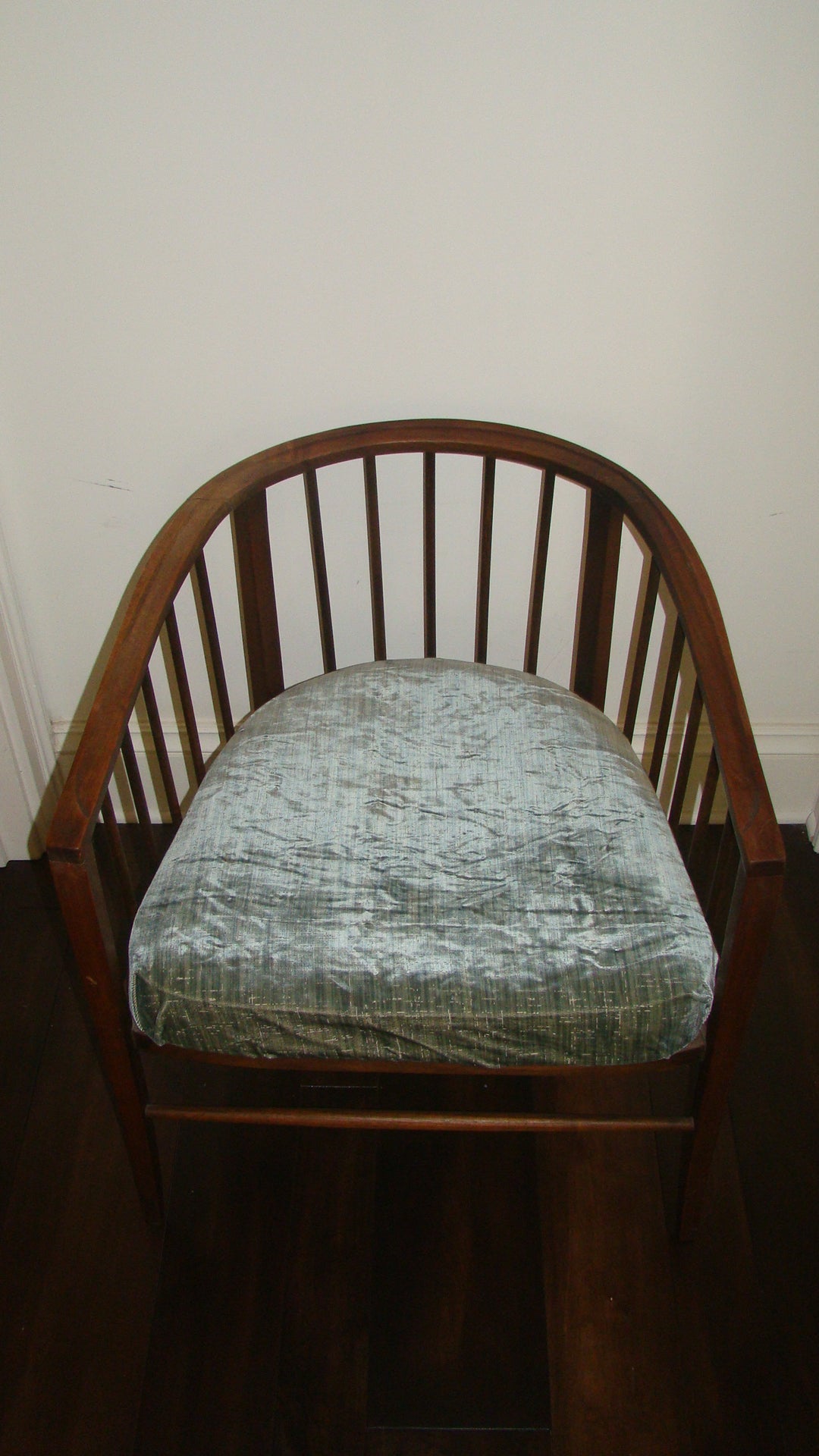 Spindle Back Mid-Century Modern Klismos Lounge Chair
