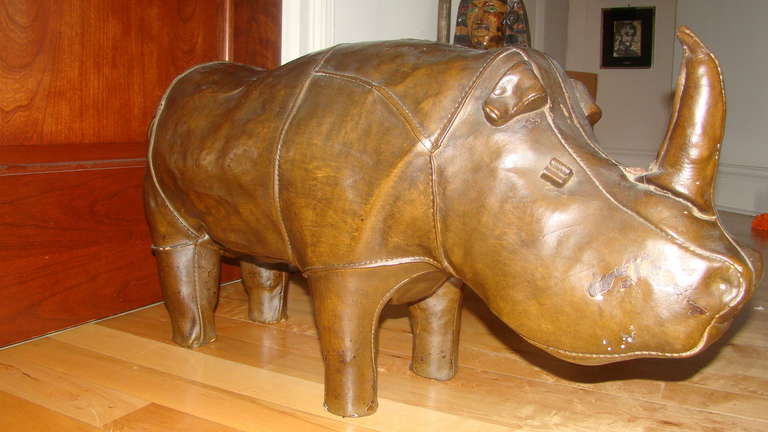 Omersa Abercrombie & Fitch Pottery Rhino Display Sculpture In Excellent Condition In Atlanta, GA